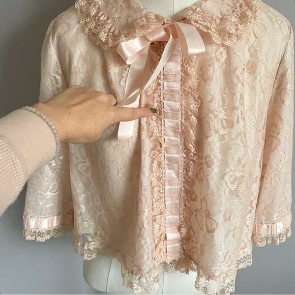 Vintage Odette Barsa Peach Cropped Lace Satin Trim Bolero Shawl Bed Jacket - S/M - Picture 2 of 9
